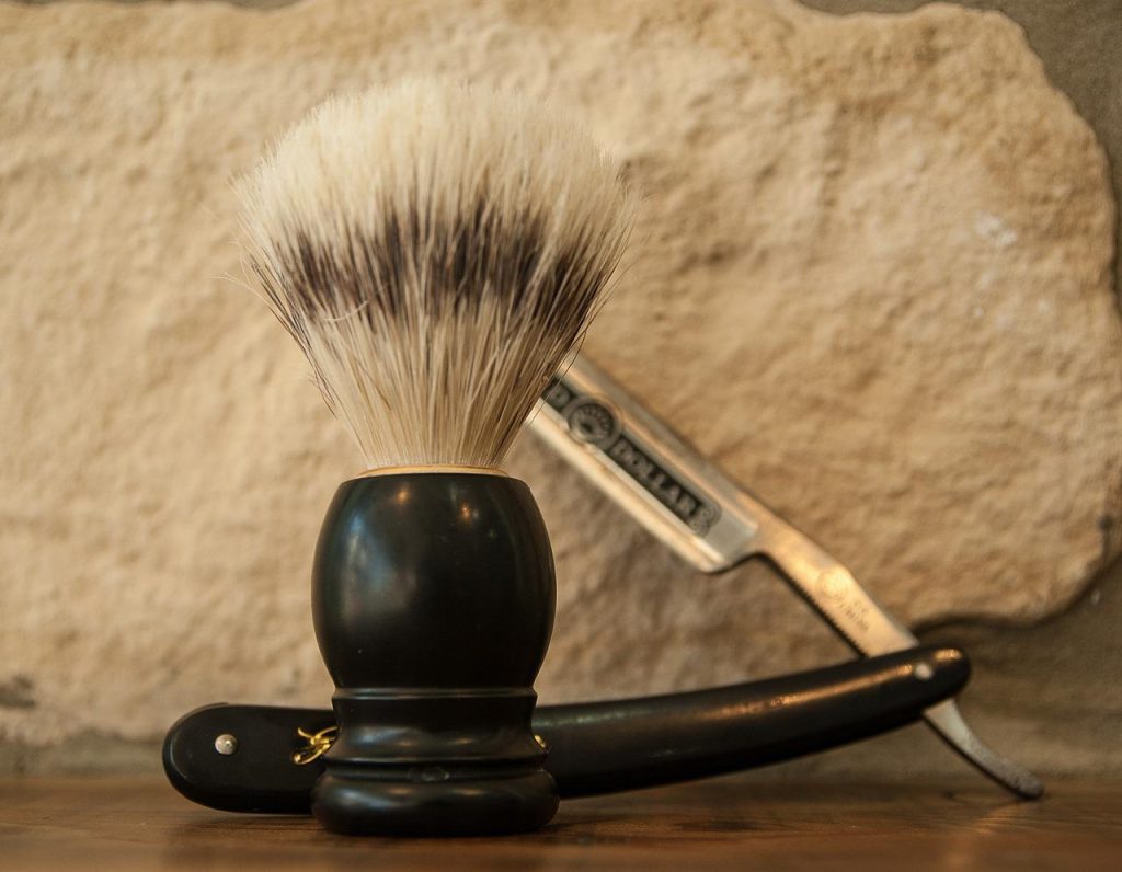 Home Interieur van een professionele barbershop in Amsterdam met comfortabele zitplekken en moderne inrichting voor heren